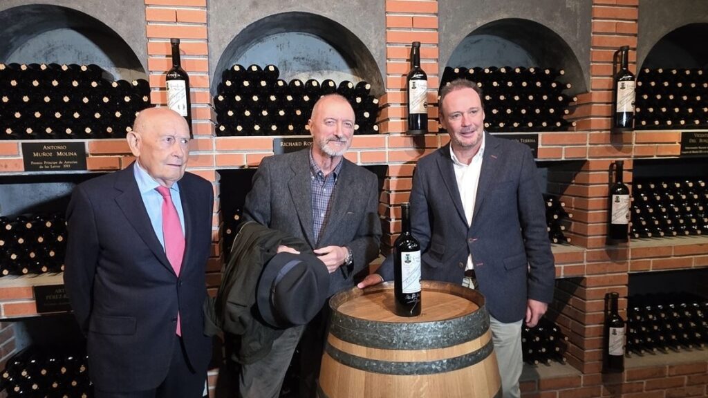 Presentación Los tres mosqueteros con prólogo inédito de Arturo Pérez-Reverte en Bodegas Protos